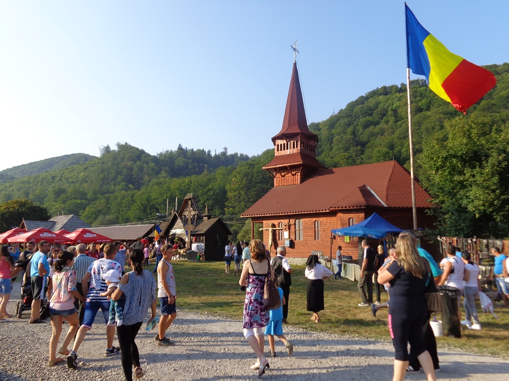 Festivalul Văii Gurghiului 2017. Tradițiile coboară de pe scenă printre oameni