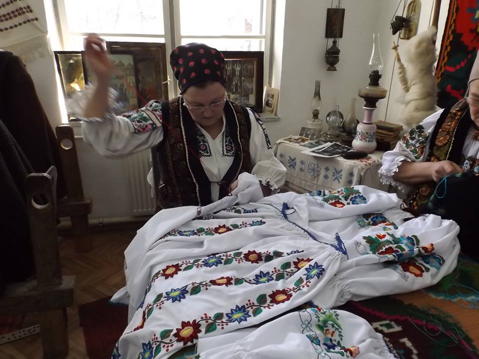 Farcas Dorina, la muzeul de la Școala Generală Petra Petrescu, Isticeu